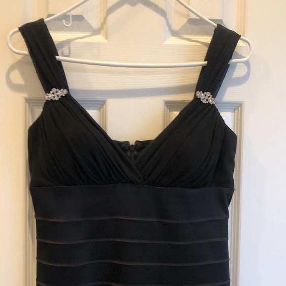 Xscape by Joanna Chen Little Black Cocktail Dress Rhinestone Trim Size 10 - Picture 3 of 10